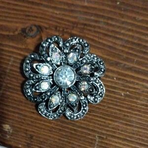 Elegant Silver Floral Brooch